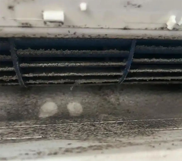 龙湾空调吹的风有股烧焦味是怎么回事